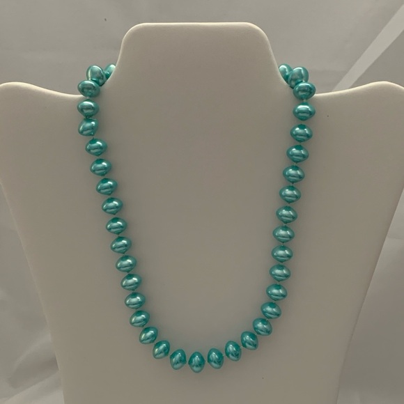 Elegant Blue Pearl Necklace - Picture 2 of 7